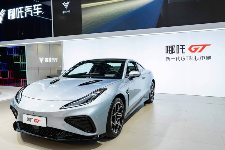 佛山258哪吒汽车在智能汽车领域的表现，领途汽车在新能源汽车市场中的影响力